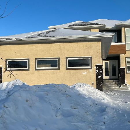 Cozy Modern And Lavish 1 Bedroom Basement Suite Winnipeg Zewnętrze zdjęcie