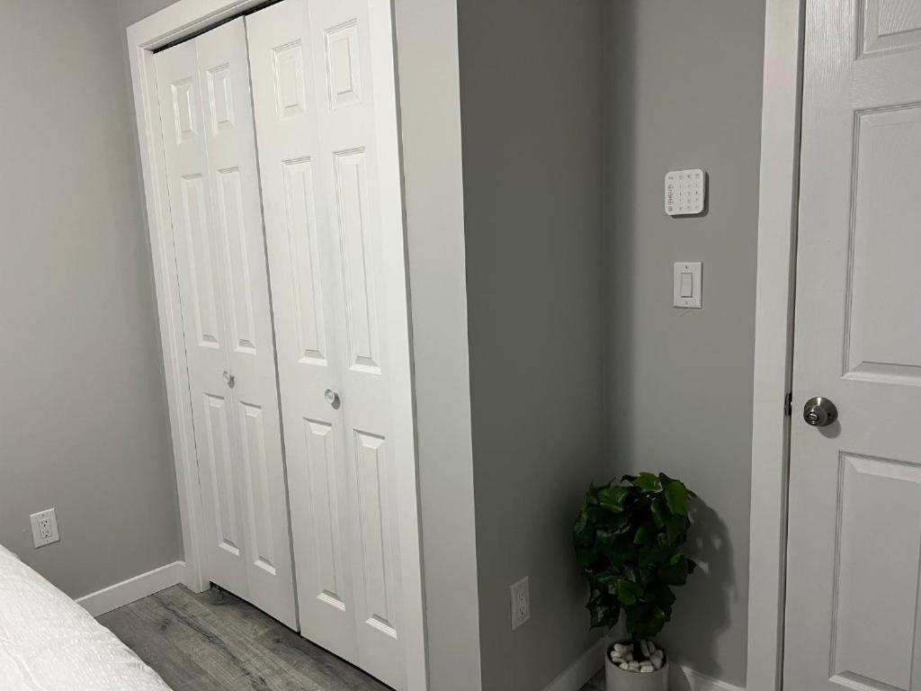 Cozy Modern And Lavish 1 Bedroom Basement Suite Winnipeg Zewnętrze zdjęcie